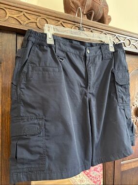Women’s Black Cargo Shorts - Classic Utility Style